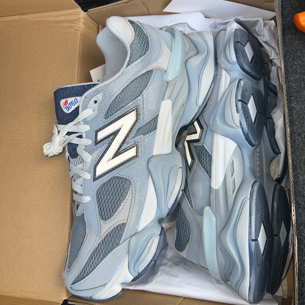 New Balance 9060 Moon Daze size 10 Mens